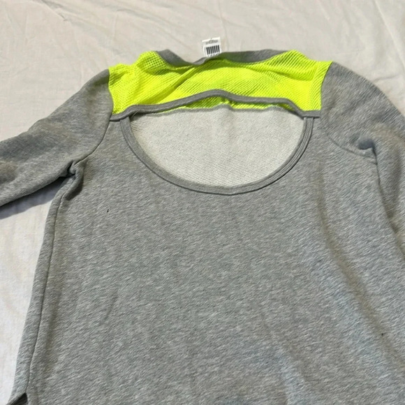 Victorias Secret Sport VSX Sweatshirt Top Small Gray Mesh Athletic Cutout Back - Picture 6 of 6